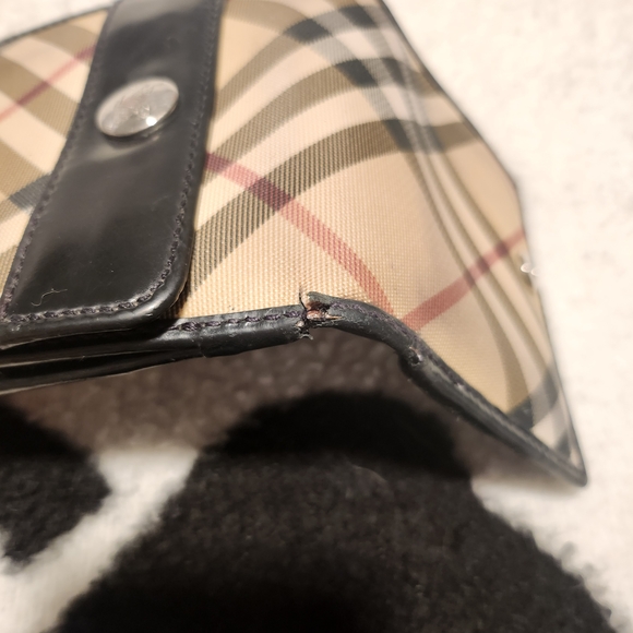 Burberry Wallet with Black Trim - Picture 5 of 9